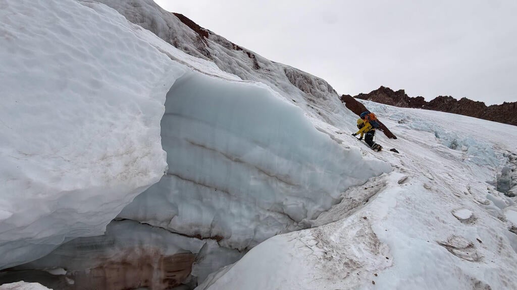 Florida man injured climbing California's Mount Shasta rescued after 2 nights in freezing temps — CBS Bay Area (KPIX), Edinburg Technology news