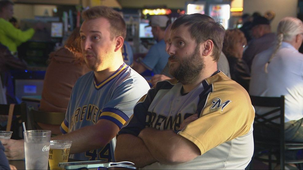Brewers fans show World Series excitement at Stadium View — Fox 11 Green Bay Local, Edinburg Sports news