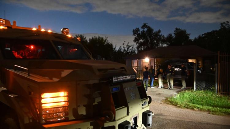 FBI, SWAT conducting operations at multiple Houston-area locations — KHOU 11 (Houston), Edinburg Sports news