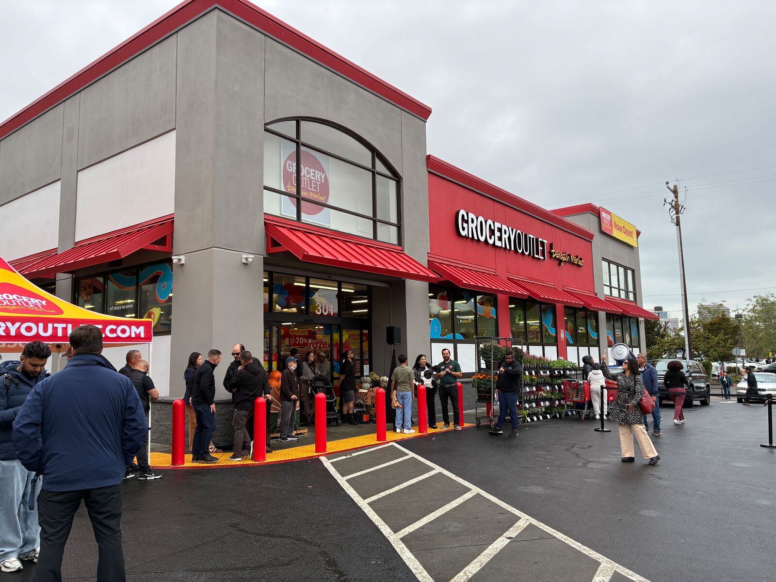 New Grocery Outlet opens in Oakland’s Eastlake neighborhood — The Oaklandside, Edinburg Business news